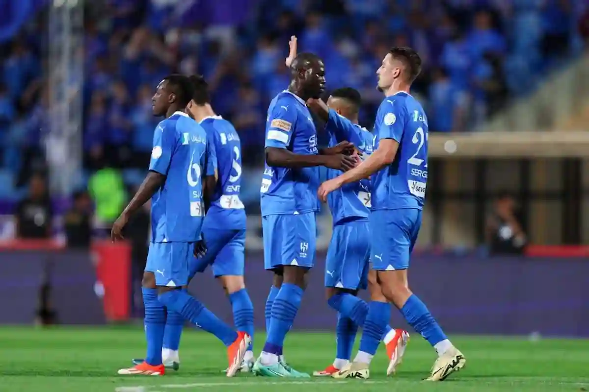 شقيق الدوسري يفتح النار على جماهير وإدارة الهلال بعد الخروج الآسيوي