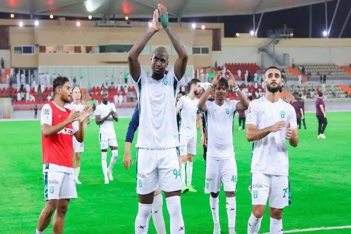 الأهلي السعودي يحقق مفاجأة مدوية في مشواره القاري.. بعد توديع الهلال والنصر