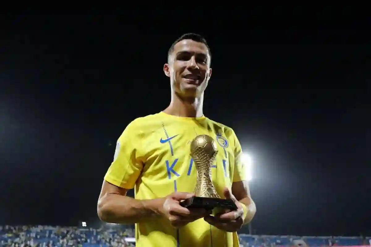  الملحم يصدم منتقدي البطولات الصفرية لرونالدو مع النصر